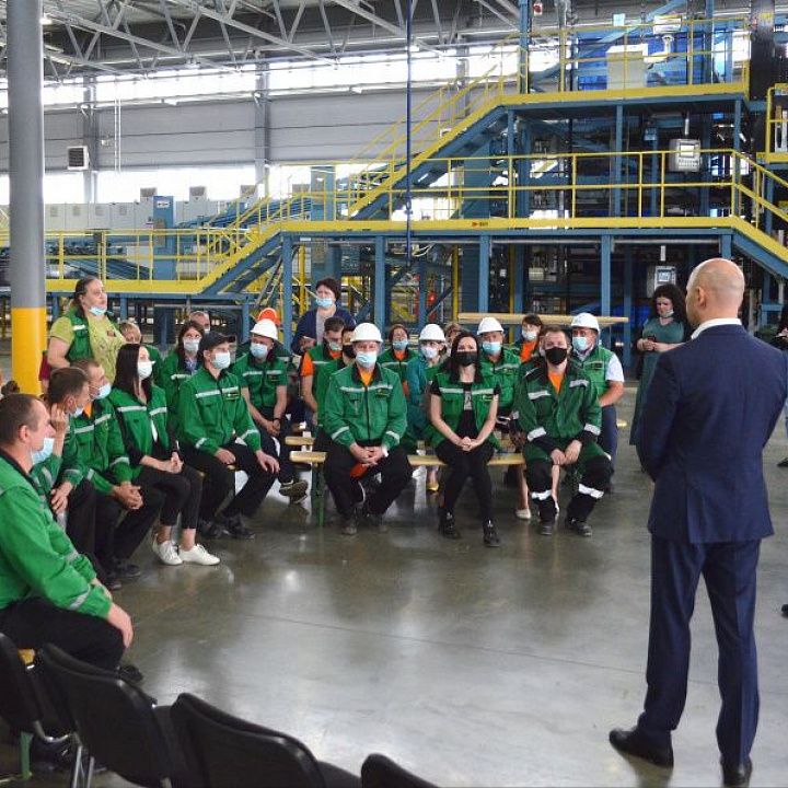 Igor Freidin, a member of the United Russia party and a candidate from the Republic of Mordovia to stand for elections for the State Duma, visited production site of Plyterra Group in Umet.